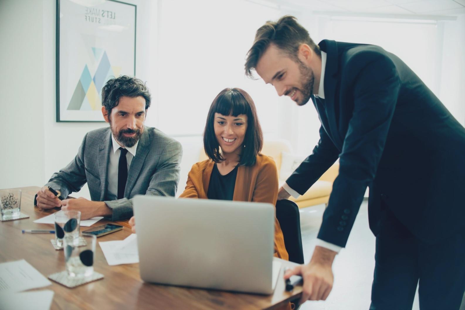 Session de formation en analyse financière avec participants